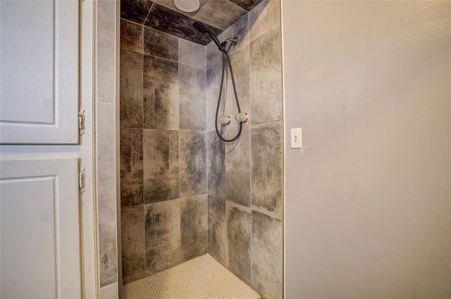 104 Oakside Drive, Moore, OK 73160