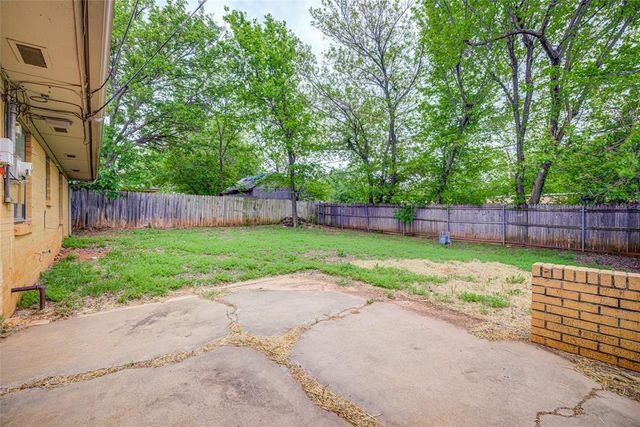 104 Oakside Drive, Moore, OK 73160
