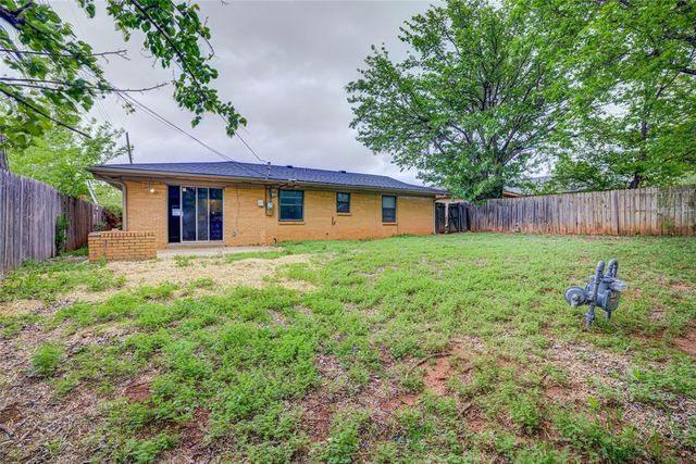 104 Oakside Drive, Moore, OK 73160