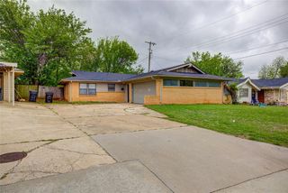 104 Oakside Drive, Moore, OK 73160