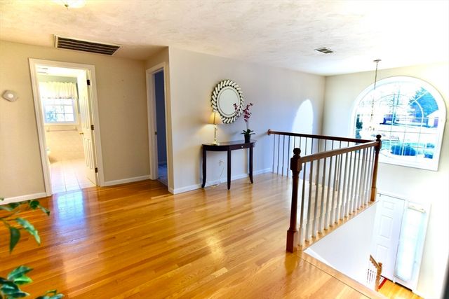 172 Edgehill Road 172, Norwood, MA 02062