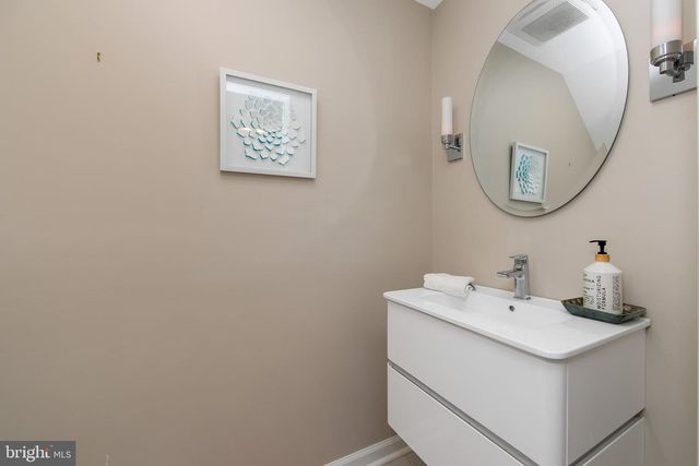 1517 BEVERLY TER, Cherry Hill, NJ 08003