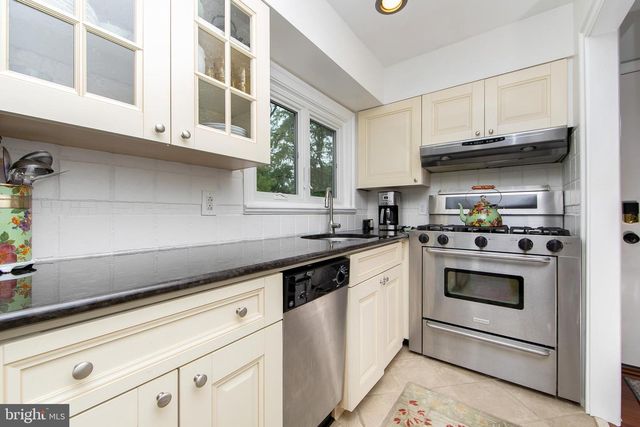 1517 BEVERLY TER, Cherry Hill, NJ 08003