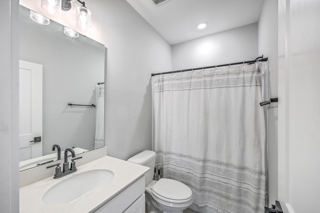 Image 20 of property listing at 212 Clearblue Lp, Summerville, SC 29486