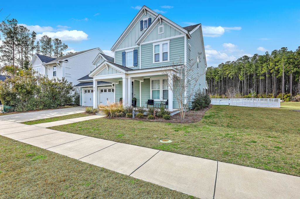 Image 3 of property listing at 212 Clearblue Lp, Summerville, SC 29486