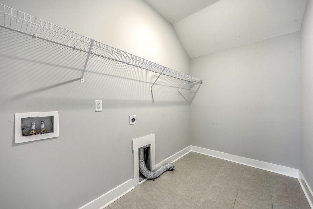 Image 32 of property listing at 212 Clearblue Lp, Summerville, SC 29486