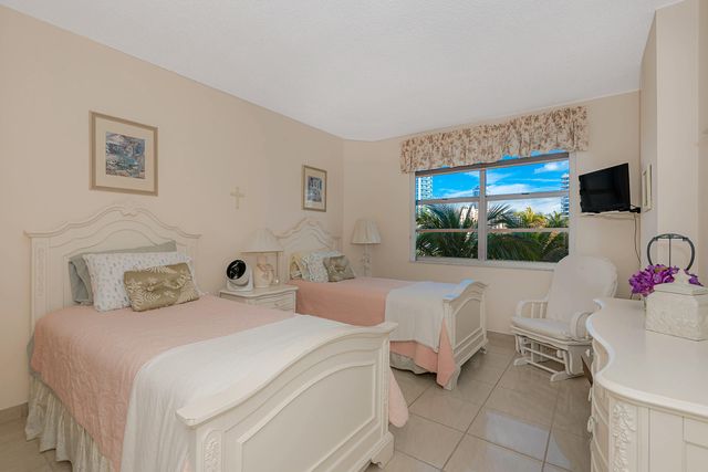 1980 S OCEAN Drive 3P, Hallandale Beach, FL 33009