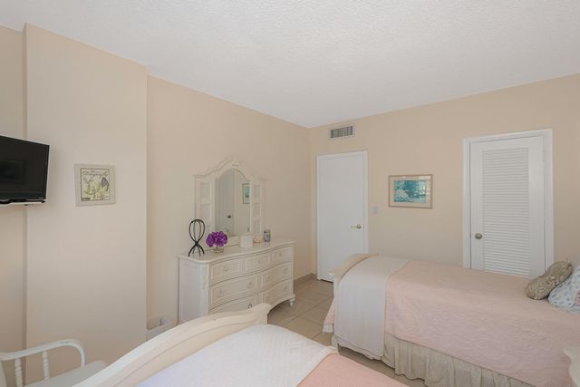 1980 S OCEAN Drive 3P, Hallandale Beach, FL 33009