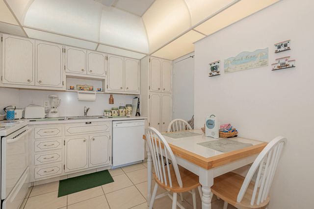 1980 S OCEAN Drive 3P, Hallandale Beach, FL 33009