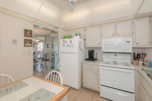 1980 S OCEAN Drive 3P, Hallandale Beach, FL 33009