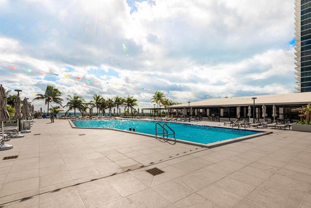 1980 S OCEAN Drive 3P, Hallandale Beach, FL 33009