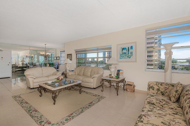 1980 S OCEAN Drive 3P, Hallandale Beach, FL 33009