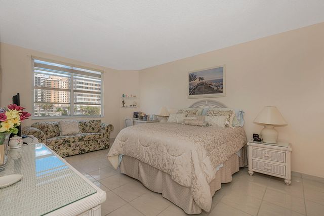 1980 S OCEAN Drive 3P, Hallandale Beach, FL 33009