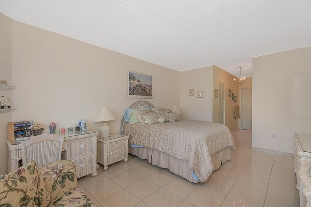 1980 S OCEAN Drive 3P, Hallandale Beach, FL 33009