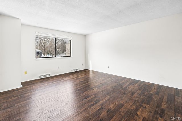 364 Cameco Circle, Salina, NY 13090