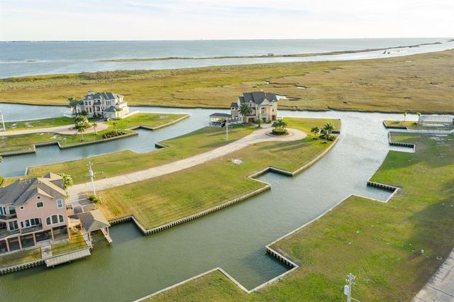 6 Half Moon, Hitchcock, TX 77563