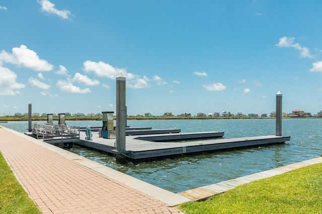 6 Half Moon, Hitchcock, TX 77563