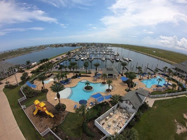 6 Half Moon, Hitchcock, TX 77563