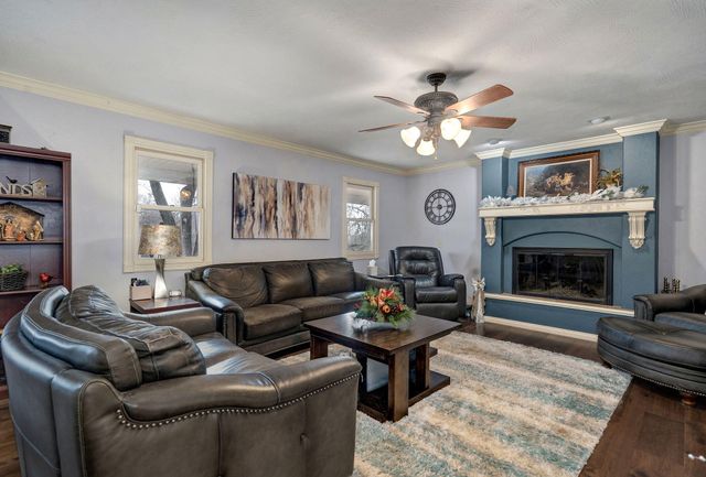 5603 S Farm Rd 137, Springfield, MO 65810