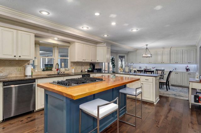 5603 S Farm Rd 137, Springfield, MO 65810