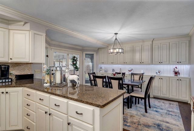 5603 S Farm Rd 137, Springfield, MO 65810