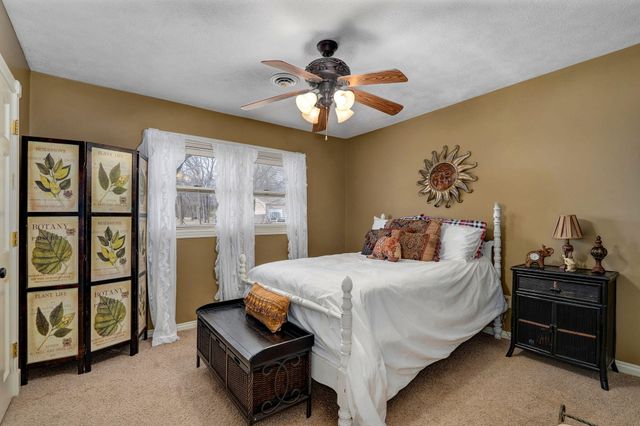 5603 S Farm Rd 137, Springfield, MO 65810