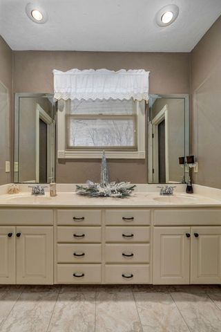 5603 S Farm Rd 137, Springfield, MO 65810