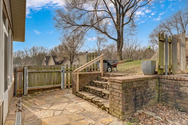 5603 S Farm Rd 137, Springfield, MO 65810