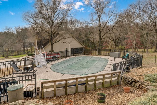 5603 S Farm Rd 137, Springfield, MO 65810