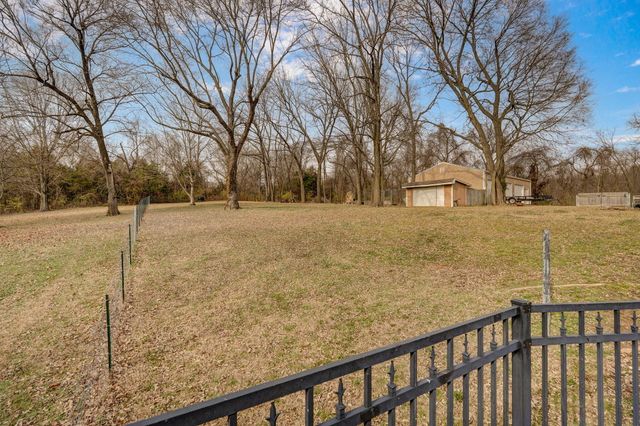 5603 S Farm Rd 137, Springfield, MO 65810