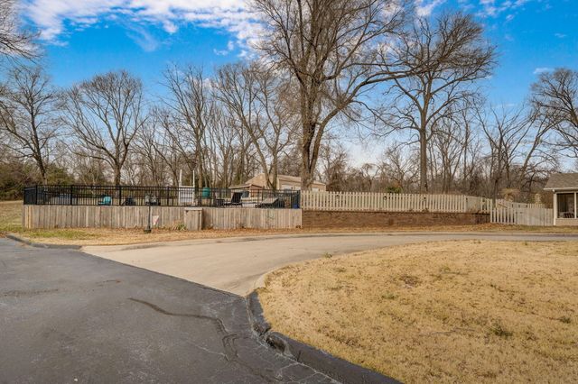 5603 S Farm Rd 137, Springfield, MO 65810