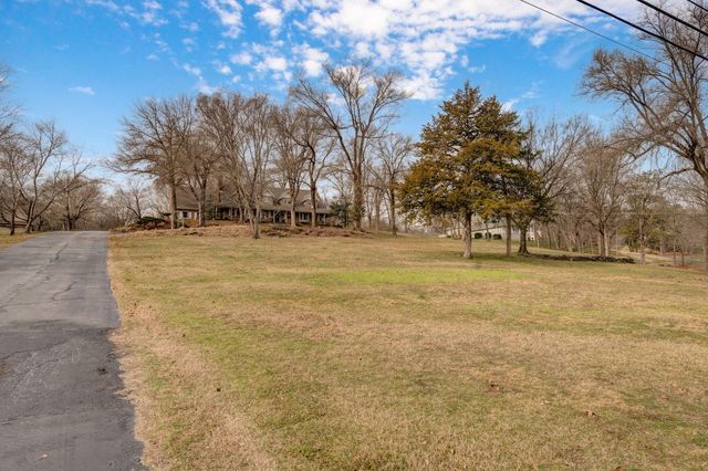 5603 S Farm Rd 137, Springfield, MO 65810