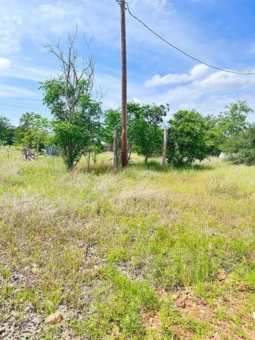 136A Wild Bird LOOP, Smithville, TX 78957