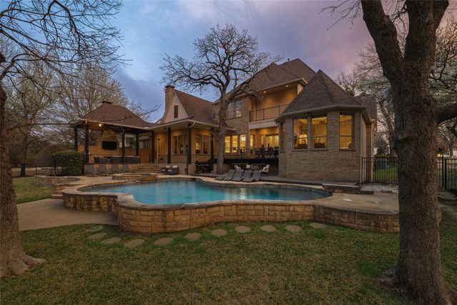 1204 Strathmore Drive, Southlake, TX 76092