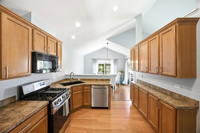 8946 Disbrow Street, Huntley, IL 60142