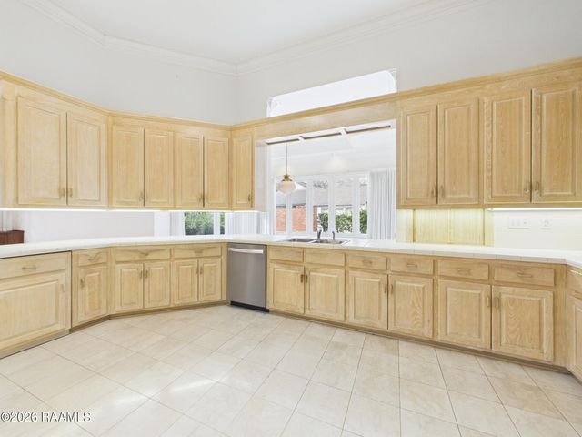 327 Beverly Drive, Lafayette, LA 70503