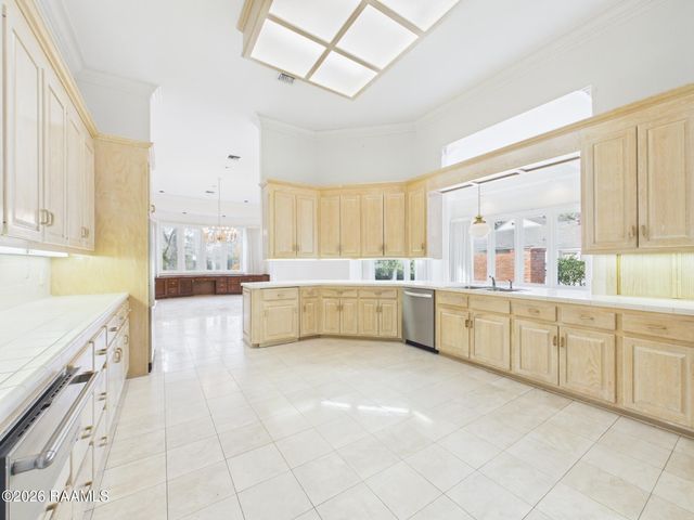 327 Beverly Drive, Lafayette, LA 70503