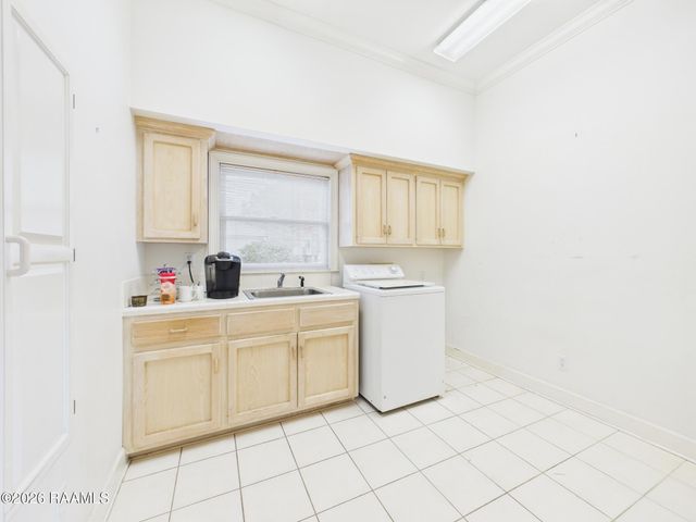 327 Beverly Drive, Lafayette, LA 70503