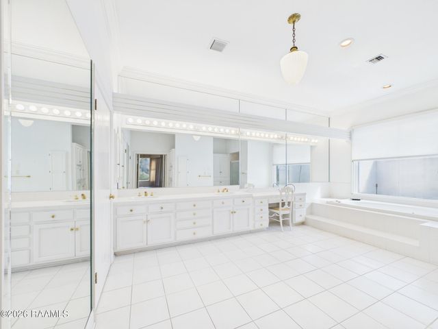 327 Beverly Drive, Lafayette, LA 70503