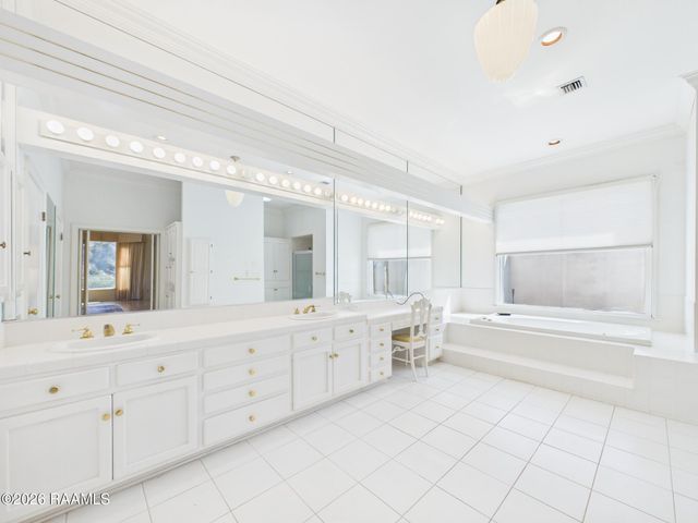 327 Beverly Drive, Lafayette, LA 70503