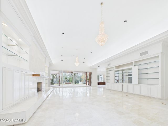 327 Beverly Drive, Lafayette, LA 70503