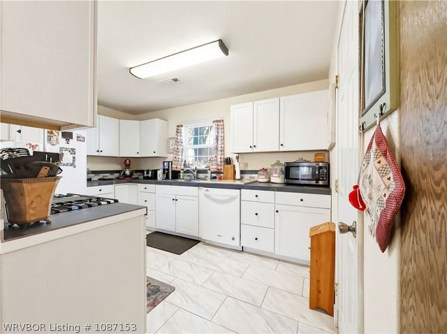 221 W Poplar Street, Stilwell, OK 74960