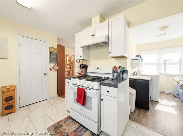 221 W Poplar Street, Stilwell, OK 74960