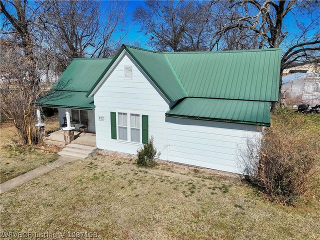 221 W Poplar Street, Stilwell, OK 74960