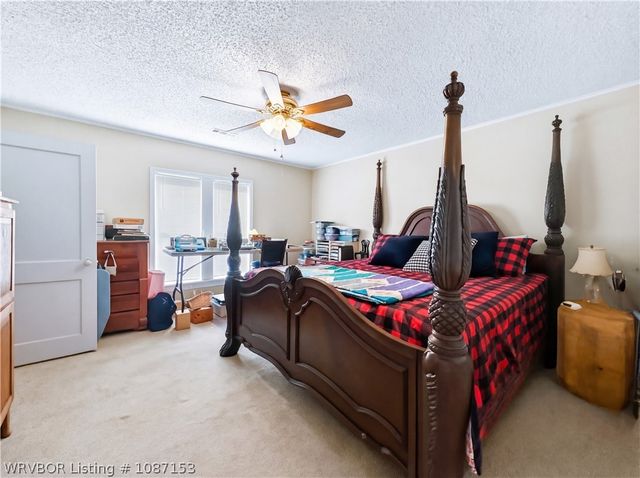 221 W Poplar Street, Stilwell, OK 74960