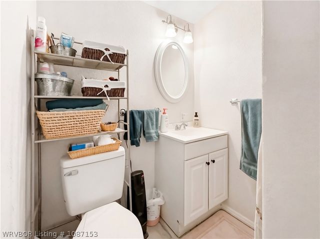 221 W Poplar Street, Stilwell, OK 74960