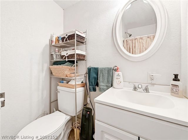 221 W Poplar Street, Stilwell, OK 74960