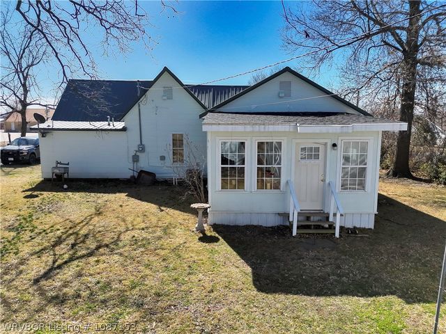 221 W Poplar Street, Stilwell, OK 74960