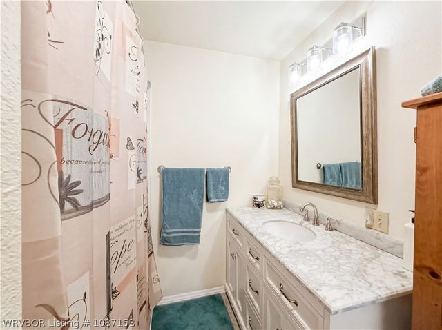 221 W Poplar Street, Stilwell, OK 74960