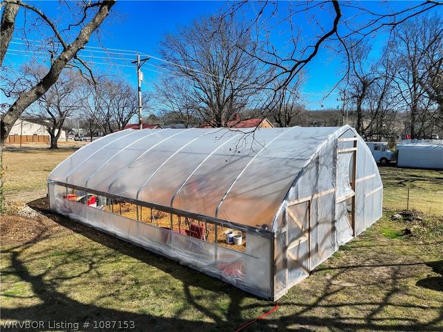 221 W Poplar Street, Stilwell, OK 74960